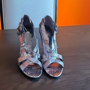 Guess Metallic Leather Cutout Stiletto 4" Heels. 91/2 M